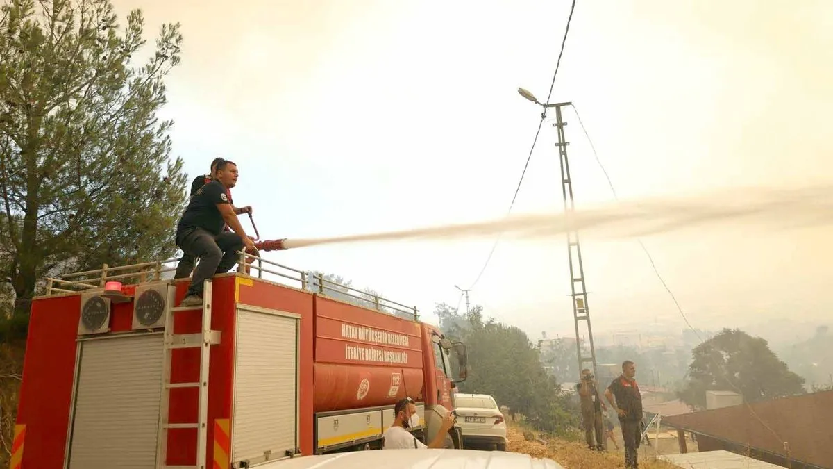 Hatay’da orman yangını sürüyor: Karadan ve havadan müdahale ediliyor