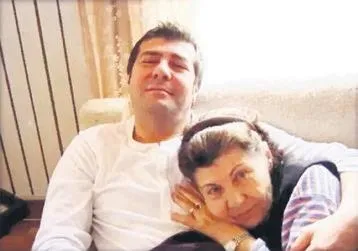 Ünlü isimler Anneler Günü’nü böyle kutladı! Oktay Kaynarca’dan anlamlı mesaj...