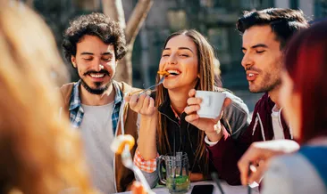 Bildiğimiz gerçekler yıkılıyor mu? Uzmanlar anlattı: En fazla 5 kişiyle yakın ilişkiniz olabilir!