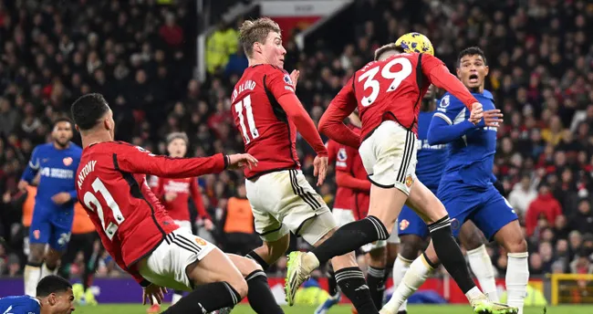 Manchester United, Chelsea’yi McTominay’ın golleriyle geçti Manchester United, Chelsea’yi McTominay’ın golleriyle geçti