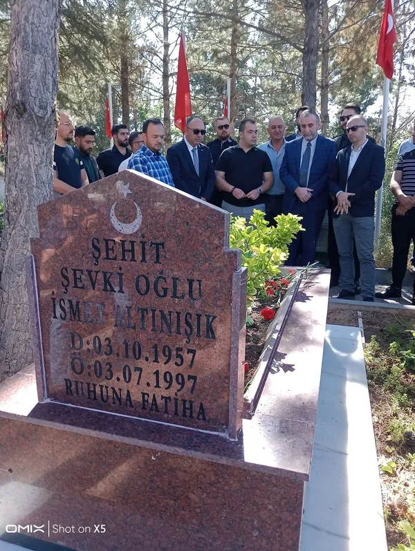 3-temmuz-sehidi-ismet-altinisik-dualarla-anildi-1751552488141.jpg