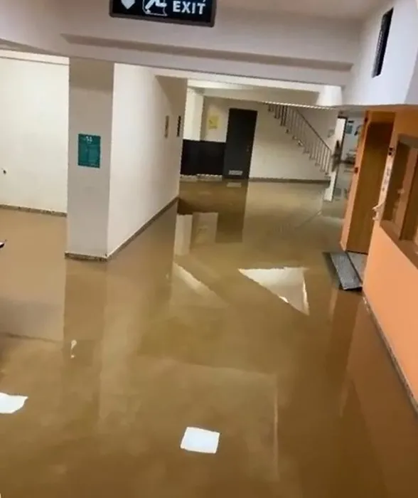 SON DAKİKA || Meteoroloji uyarmıştı: Antalya’dan korkunç görüntüler geliyor: Eve yıldırım düştü zannettik!