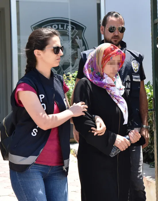 Sevgilisini öldüren kadın polisi arayıp yardım istemiÅ