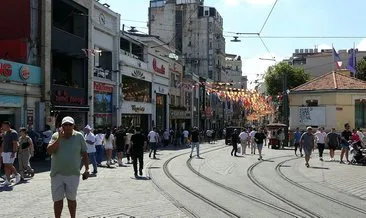 Ünlü fast food zincirinin Taksim şubesi çalışanlarından müşteriye meydan dayağı... Çocukların korku çığlığı caddede yankılandı