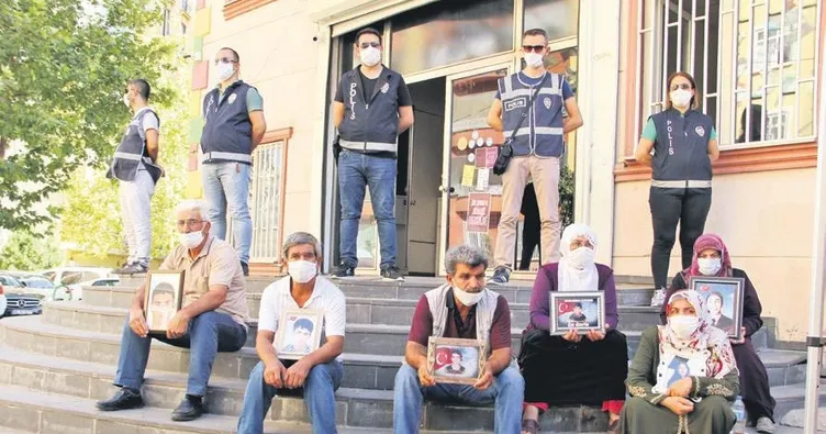 Evlat nöbetine bir aile daha katıldı