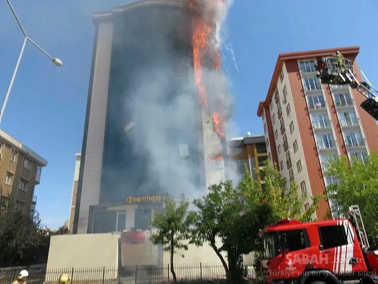 Ataşehir’de plazada yangın