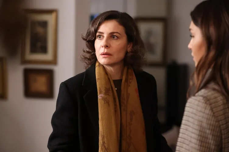 Can Borcu’nda Handan kızını vazgeçirmeye çalışıyor