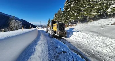 Rize’de kar köy yollarına vurdu