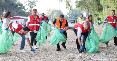 Başkan vatandaşlarla çöp topladı #adana