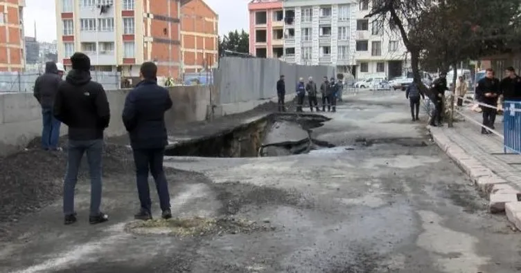 Zeytinburnu’nda doğalgaz patlaması! Yolda dev çukur açıldı