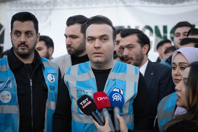 ak-parti-genclik-kollarindan-iftara-5-kala-programi-vatandaslara-iftarlik-dagitildi-1771527669833.jpg (750×500)