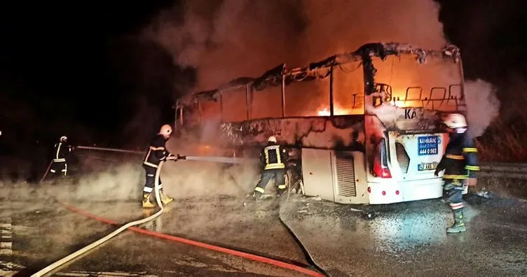 Seyir halindeki otobüs alev alev yandı!