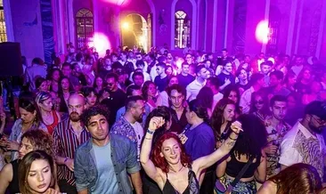 Tarihi kilisede partiye tepki