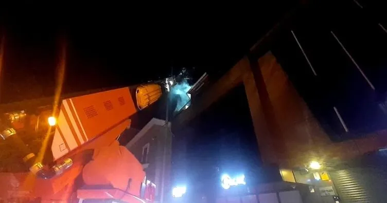 Ataşehir’de bir otelin çatı katında yangın çıktı