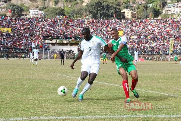 Senegal - Madagaskar maçında izdiham çıktı