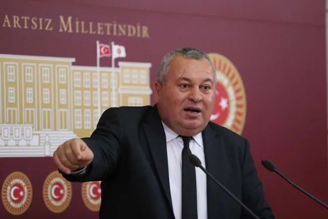 son-dakika-tbmmde-koltuk-dagilimi-degisti-chp-5-siraya-geriledi-iste-yeni-partiye-gecen-milletvekillerinin-lis-1784886303797.jpg