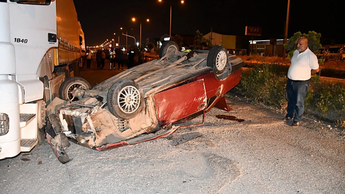 Hatay’da takla atan otomobildeki 1’i ağır 3 kişi yaralandı Hatay’da takla atan otomobildeki 1’i ağır 3 kişi yaralandı