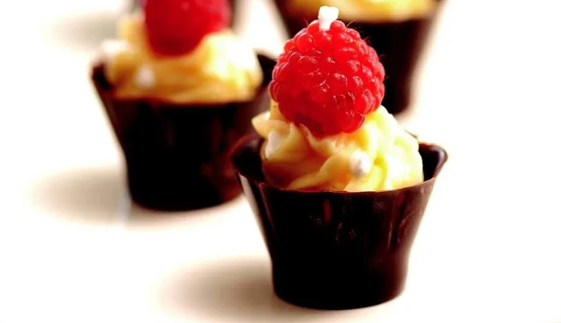 Frambuazlı Minik Çikolata Kapları