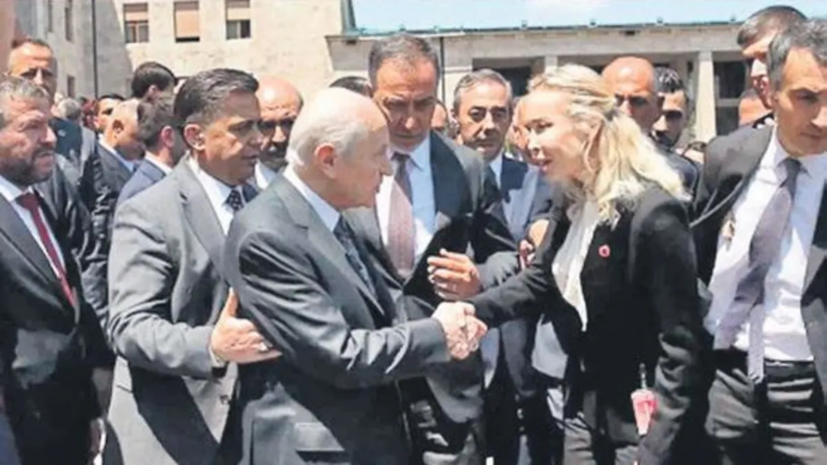 Ayşegül Yıldız siyasete girdi