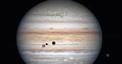 Jüpiter’in üç uydusu aynı hizada ilk kez böyle görüntülendi!