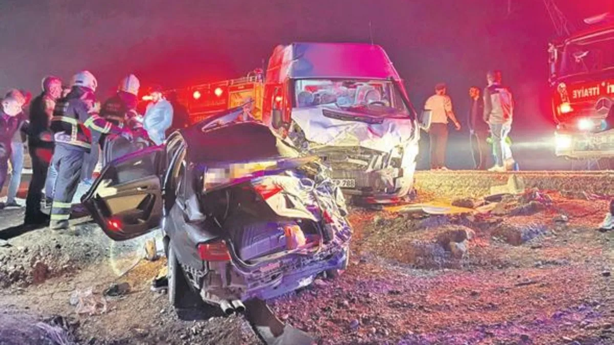 Katliam gibi kaza: 4 ölü, 13 yaralı