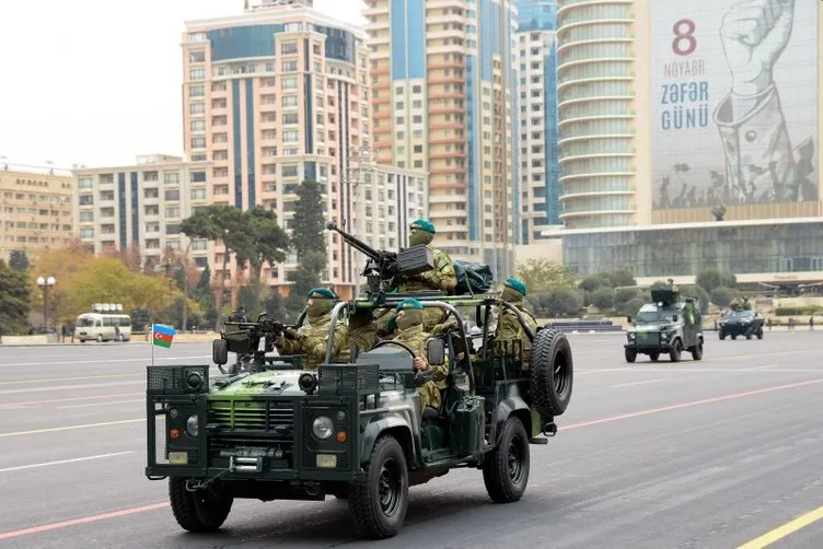 Türk askeri Azerbaycan'da! Bakü sokaklarında 'Vatan sana canım feda' sesleri