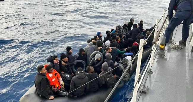 Ayvalık açıklarında 79 düzensiz göçmen yakalandı Ayvalık açıklarında 79 düzensiz göçmen yakalandı