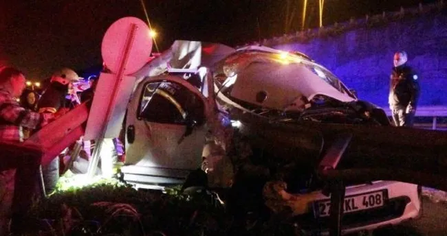 Körfez'de kahreden kaza: Anne öldü oğlu ve eşi yaralı! Körfez'de kahreden kaza: Anne öldü oğlu ve eşi yaralı!