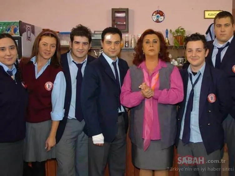 Hayat Bilgisi’nin Barbi’si İpek Erdem 19 yaşındaki halini paylaştı! 2003, Taksim’de bir restoran...