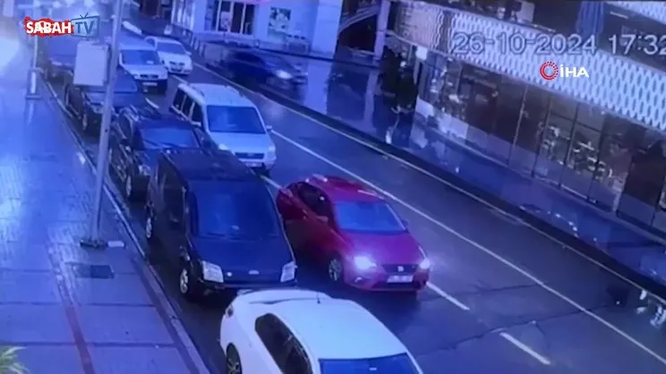 Otomobilin sosyal tesislere daldığı kazanın görüntüsü ortaya çıktı| Video