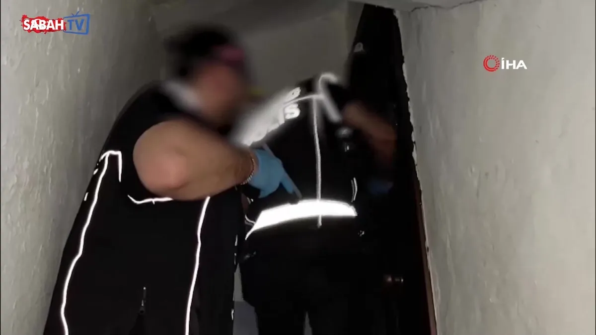 İstanbul’da uyuşturucu operasyonu: 30 kilo metamfetamin ele geçirildi | Video videosunu izle İstanbul’da uyuşturucu operasyonu: 30 kilo metamfetamin ele geçirildi | Video videosunu izle