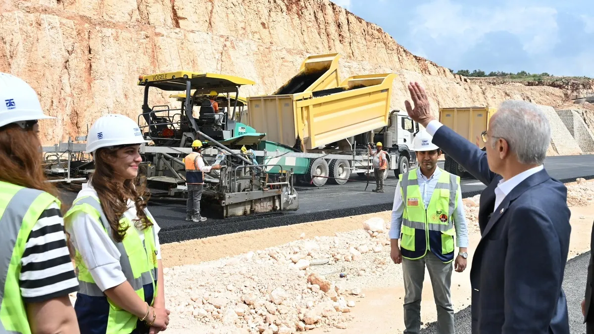 2,5 saatlik yol 18 dakikaya inecek! Bakan Uraloğlu yüzde 88'i tamamlanan proje için tarih verdi