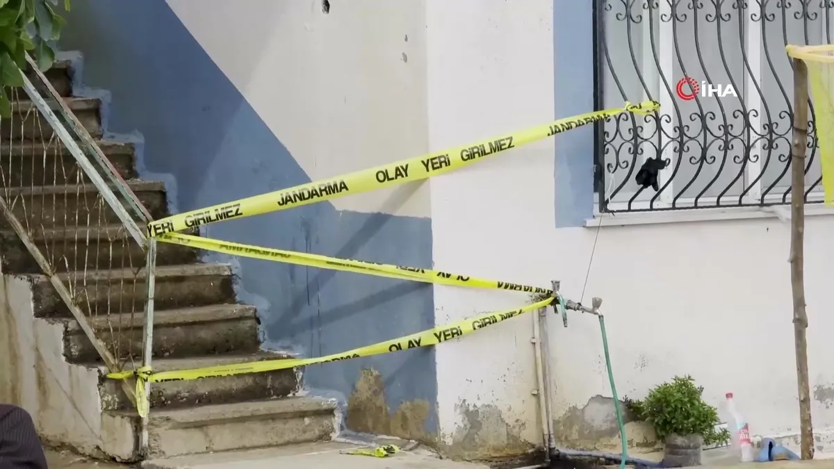 Mersin’de ölen 2 kardeşin cenazeleri adli tıpa gönderildi, evdeki ilk inceleme tamamlandı | Video videosunu izle Mersin’de ölen 2 kardeşin cenazeleri adli tıpa gönderildi, evdeki ilk inceleme tamamlandı | Video videosunu izle