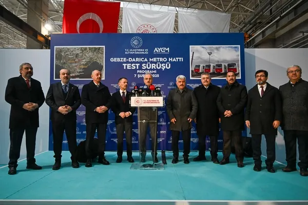 her-sey-ile-yerli-ve-milli-metro-hatta-bakan-uraloglu-acikladi-gebze-darica-metrosu-gunde-330-bin-yolcu-tasiya-1738932666130.jpg