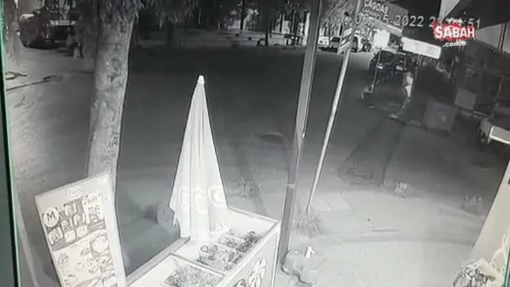 Cadde ortasında çarpışan otomobiller işyerine girdi 3 yaralı | Video