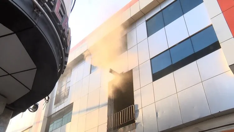 İstanbul’da ham madde deposunda yangın: 19 işçi mahsur kaldı!