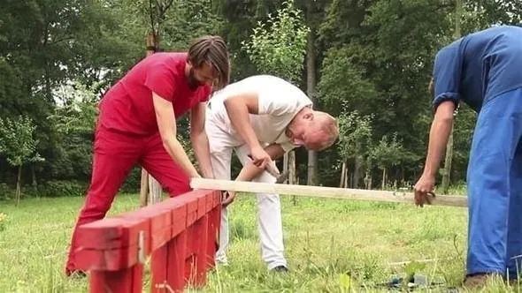 Sadece 3 saatte ev inşa ediyor!