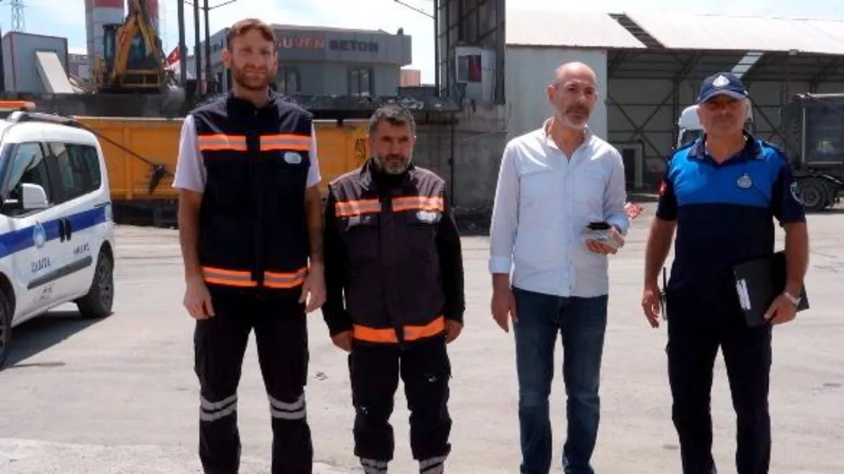 Esenyurt'ta çöpe atılan 35 bin lira sahibine teslim edildi