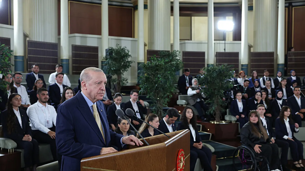 SON DAKİKA I Başkan Erdoğan'dan sosyal medya uyarısı: Gençliğimizin en büyük sorunu