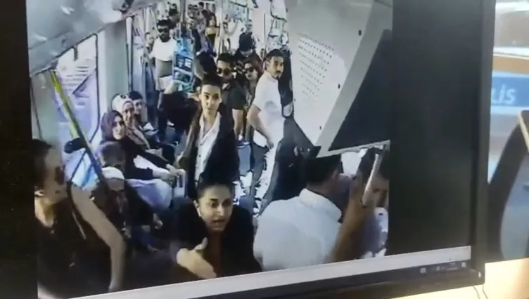Marmaray’daki olayın perde arkası ortaya çıktı! Mağdur genç kız her şeyi anlattı: Başörtümü kastetti, ‘Hep ayak altındasınız’ dedi
