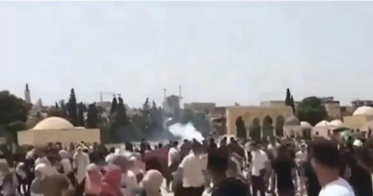 Son dakika: İsrail, Mescid-i Aksa’daki cemaate saldırdı