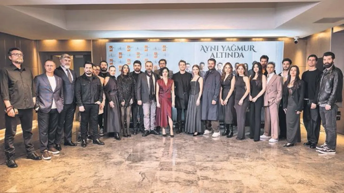 Atv'nin yeni dizisi 'Aynı Yağmur Altında'yı tüm ekip birlikte izledi