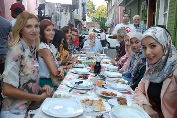Huzur Sokağı ekibi iftarda buluştu