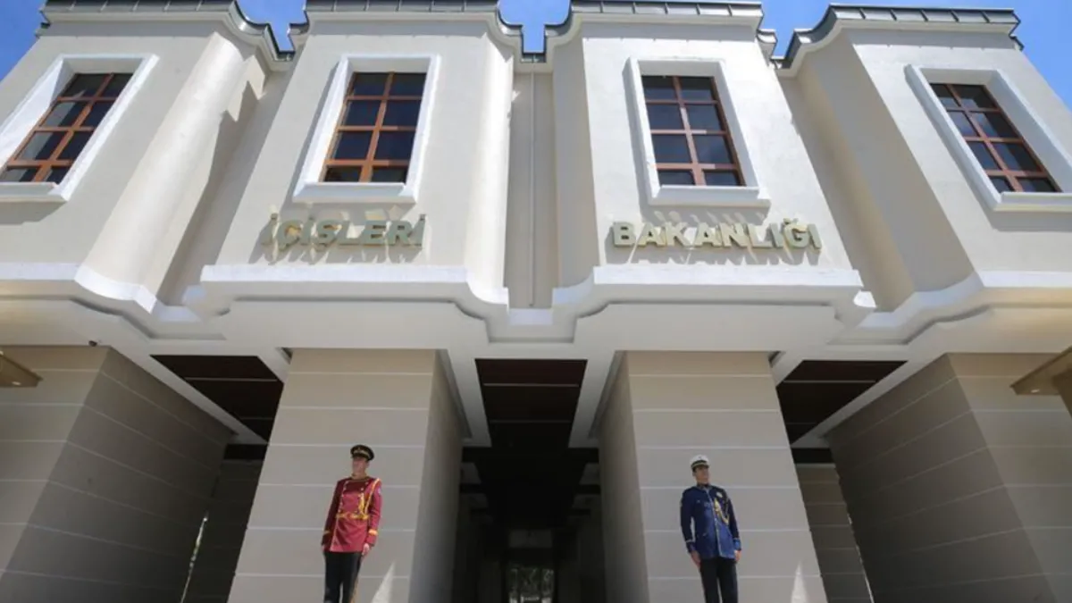 İçişleri Bakanlığı duyurdu: 8 ilde dev operasyon: 2,5 milyarlık hesap hareketi deşifre edildi! 10 ayrı çete çökertildi İçişleri Bakanlığı duyurdu: 8 ilde dev operasyon: 2,5 milyarlık hesap hareketi deşifre edildi! 10 ayrı çete çökertildi