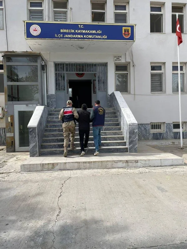 jandarmadan-kritik-operasyon-firariler-tek-tek-yakalandi-1776688355277.jpg