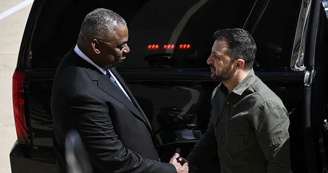 ABD Savunma Bakanı Austin ve Zelenskiy Washington’da bir araya geldi ABD Savunma Bakanı Austin ve Zelenskiy Washington’da bir araya geldi