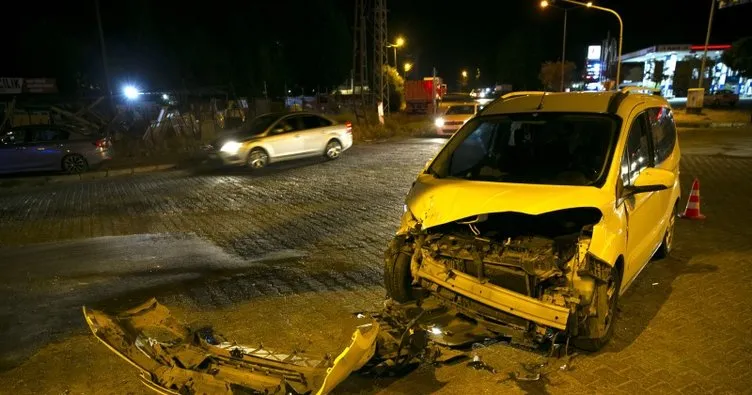 Bingöl’de feci kaza! Minibüs ile hafif ticari araç çarpıştı: 7 yaralı