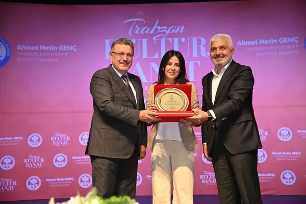 trabzon-buyuksehir-belediye-baskani-ahmet-metin-genc-dil-uslup-ve-nezaket-konulu-seminerde-konustu-1790186579469.jpg