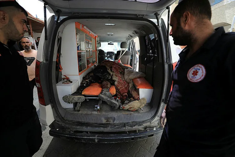 Katil İsrail’den Gazze’de hastanede bulunan yaralılara insanlık dışı muamele: ‘Biz aslında ölüyüz’