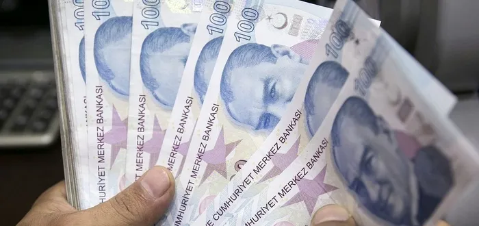 son-dakika-ek-zamli-yeni-maas-tablolari-fark-2518-tlyi-buldu-enflasyon-farki-ve-temmuz-ile-emekli-ve-memur-maa-1655194470741.jpg
